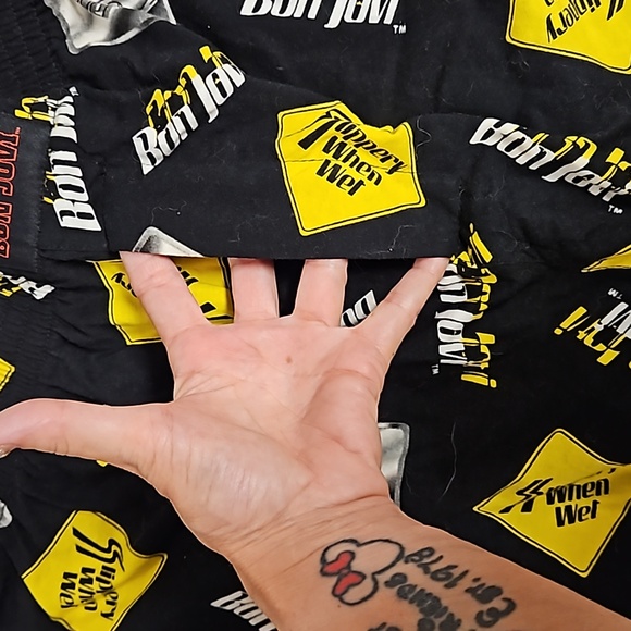 Bon Jovi 'Slippery When Wet' boxer shorts Large (36-38) workout vintage - Picture 4 of 7